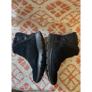 Skechers GoWalk Joy Black Suede Faux Fur Quilted Ankle Boots Womens 5GEN Comfort